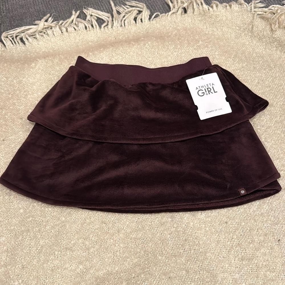 Deep wine colored velvet skirt. Jupe feelin great Size 12. NWT